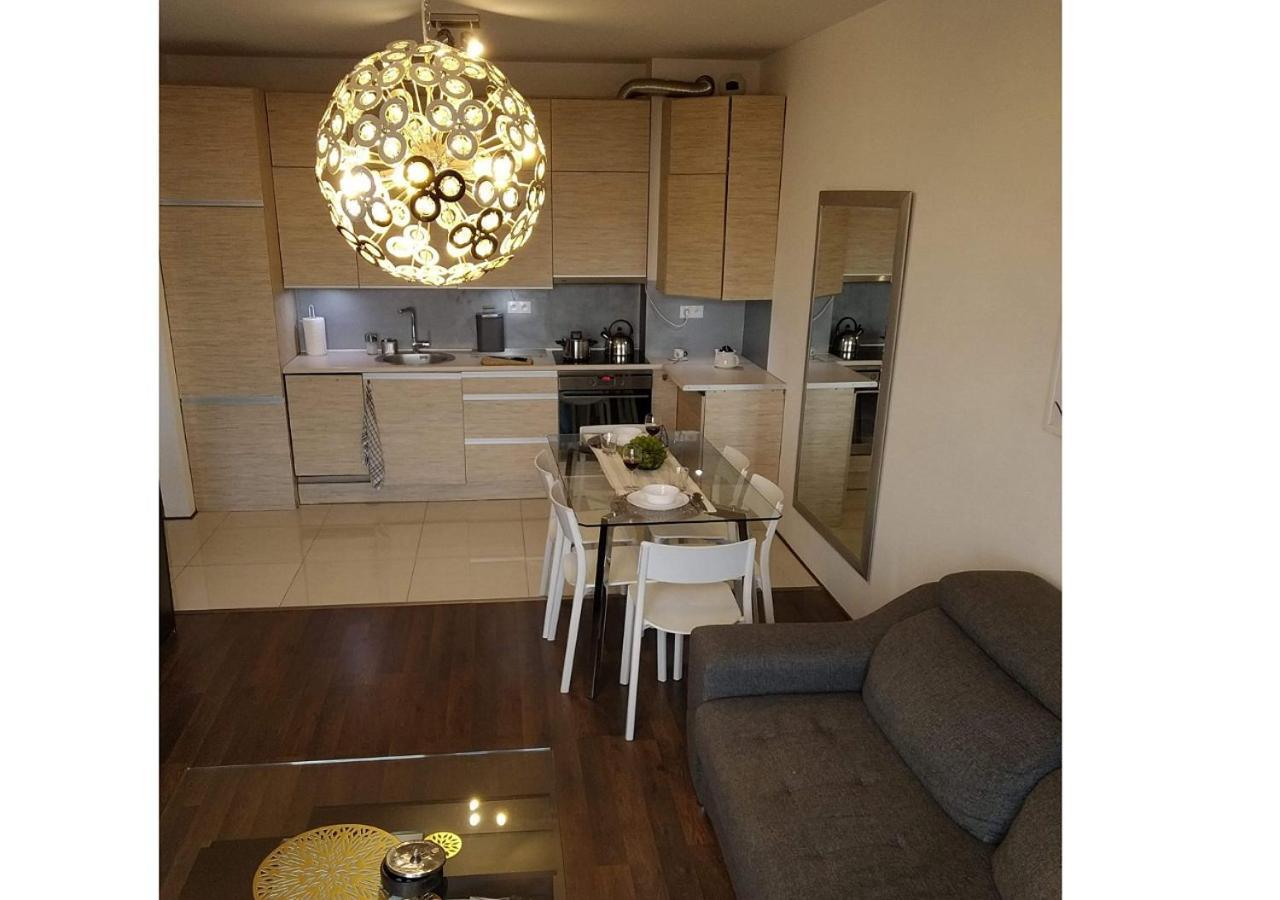 Sunny Penthouse With Roof Gardens Overlooking The Warsaw Palace Of Culture Pruszków Extérieur photo