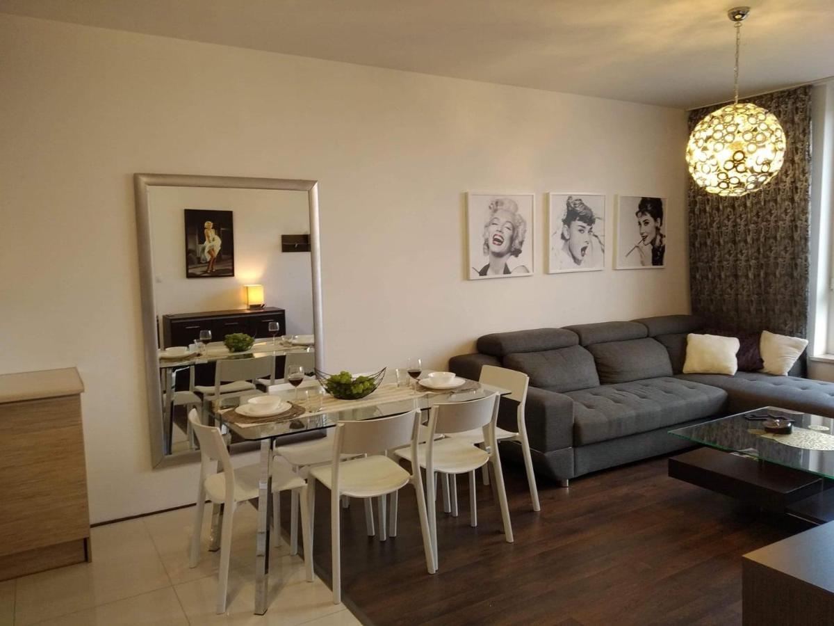 Sunny Penthouse With Roof Gardens Overlooking The Warsaw Palace Of Culture Pruszków Extérieur photo